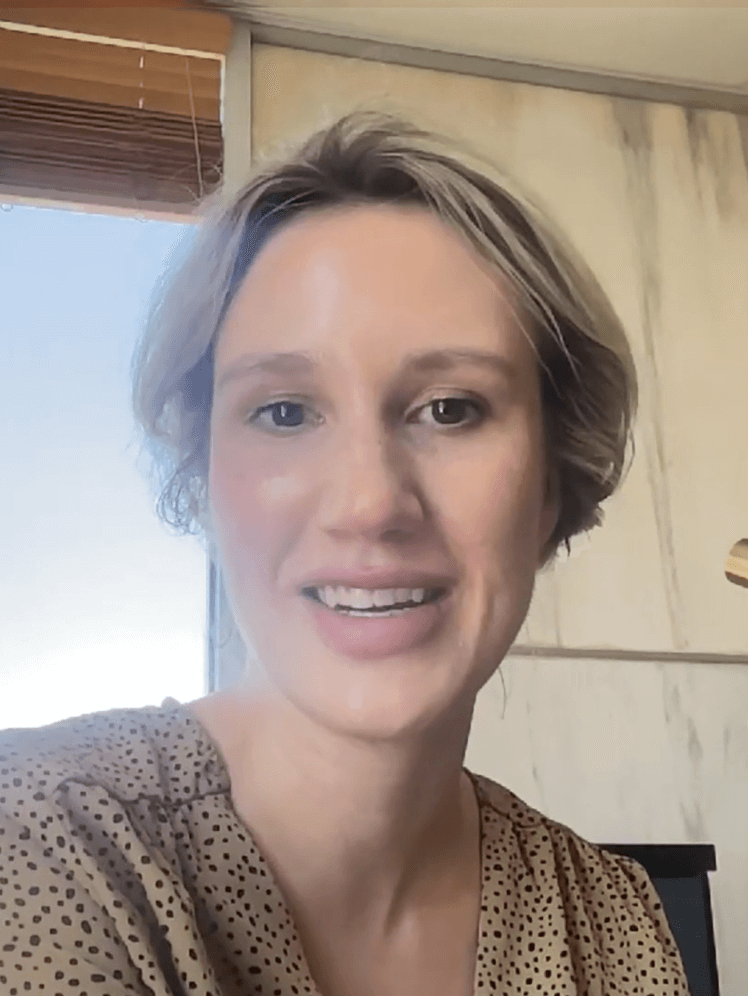 April Dossey sits at her desk and explains how she increased job fair attendance with SimpleTexting’s text messaging service.